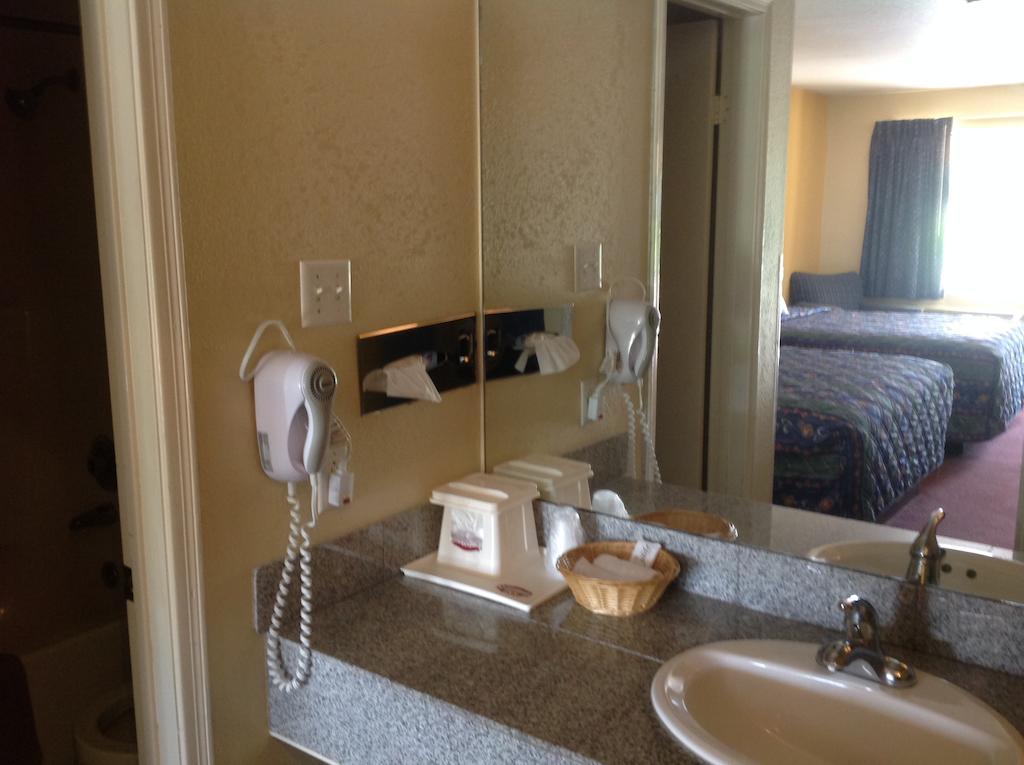 Countryside Inn Wharton Δωμάτιο φωτογραφία